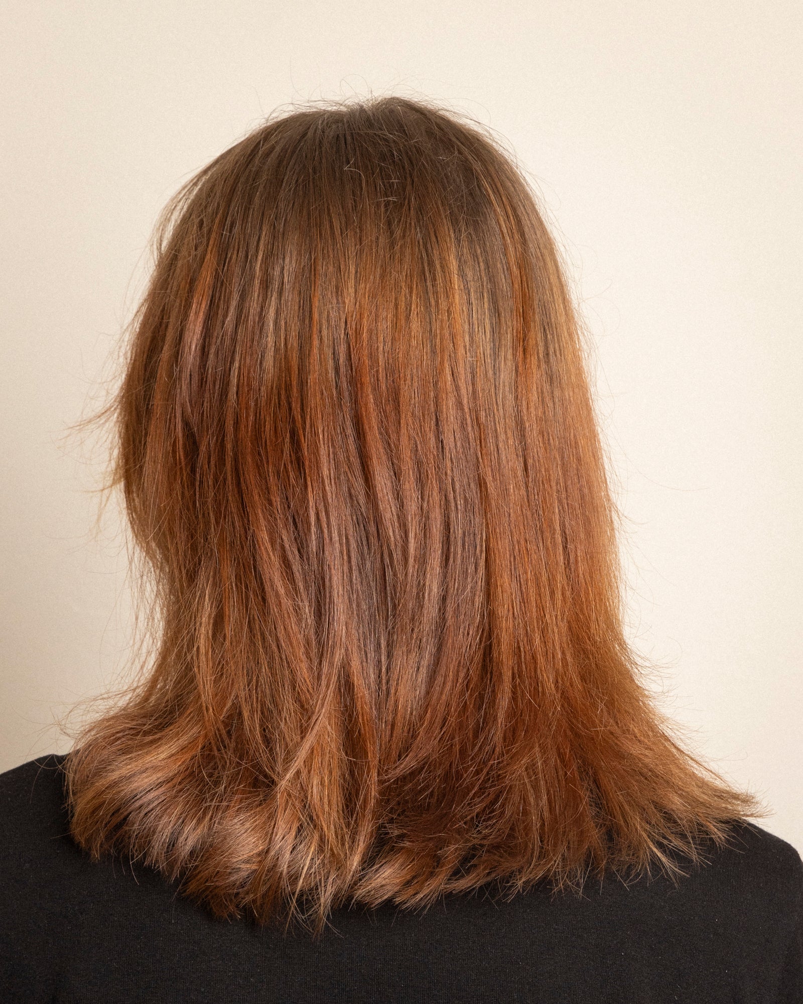 Model met ongekleurd haar voor gebruik van Green Heads Rood plantenkleuring