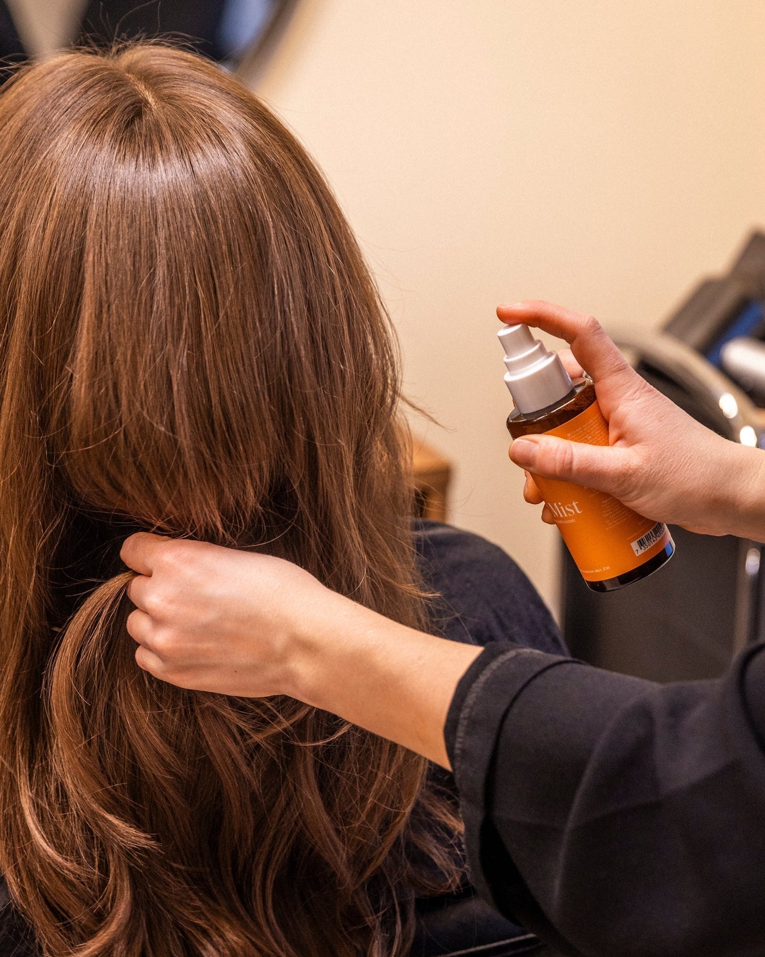 Vrouw met gezond haar geverfd met Green Heads natuurlijke, ammoniakvrije haarverf.