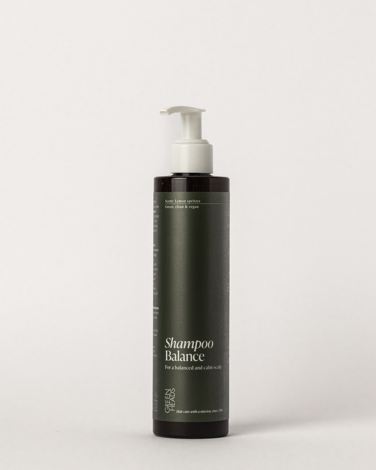 Green Heads Shampoo Balance vloeibaar, 250 ml pompfles met olijfgroen label op witte achtergrond